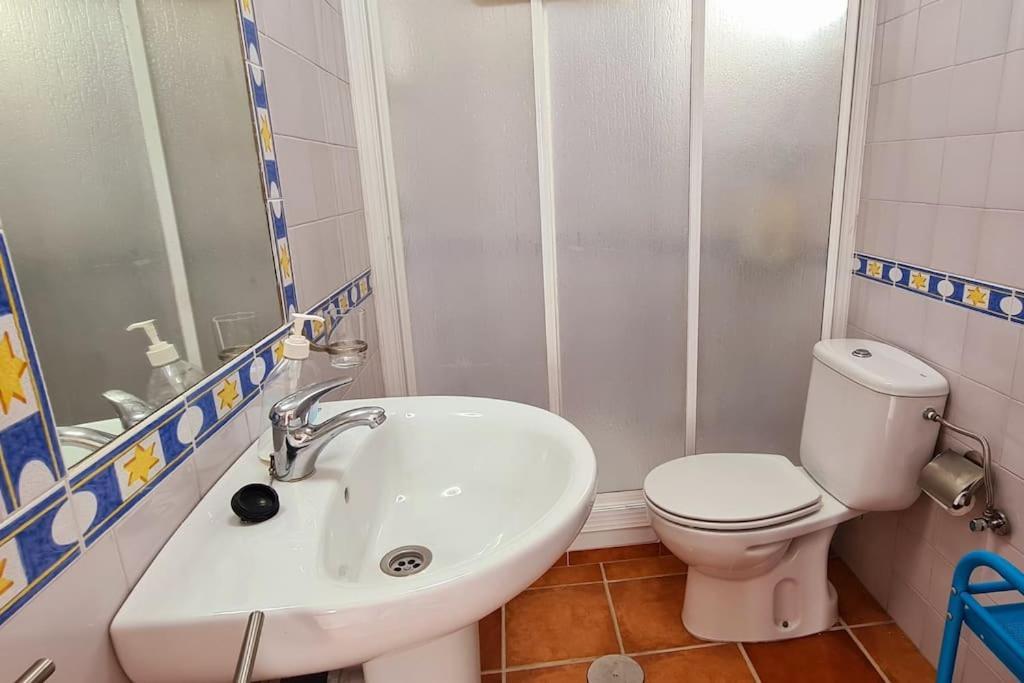Atico Duplex Con Vistas Al Mar En Захара-де-лос-Атунес Экстерьер фото